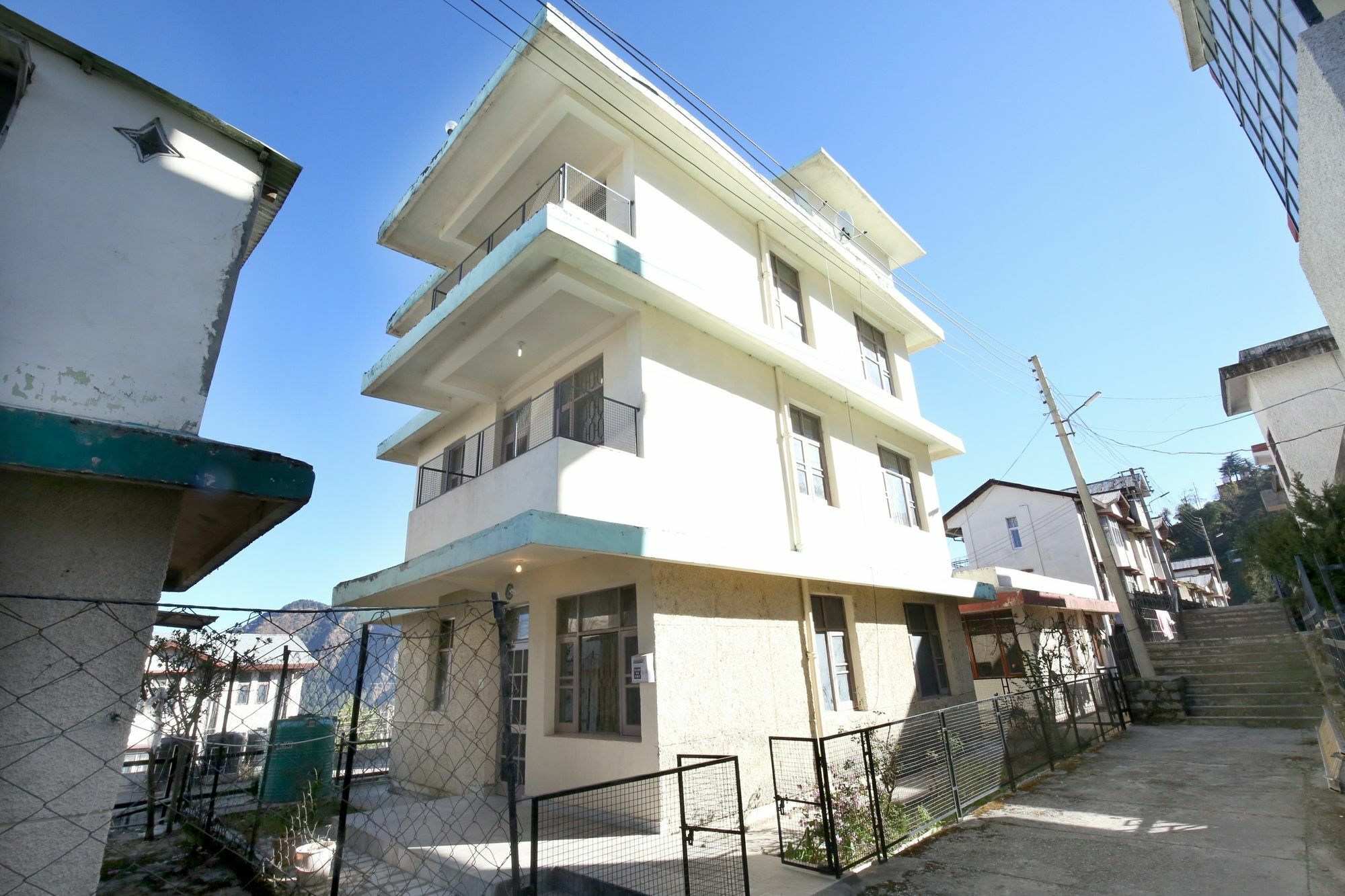 Elegant 3Bhk Abode In Shoghi, Shimla Lejlighed Eksteriør billede